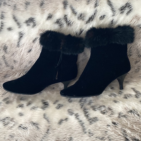 Vintage Shoes - Vintage black velvet and rabbit kitten heel Boots